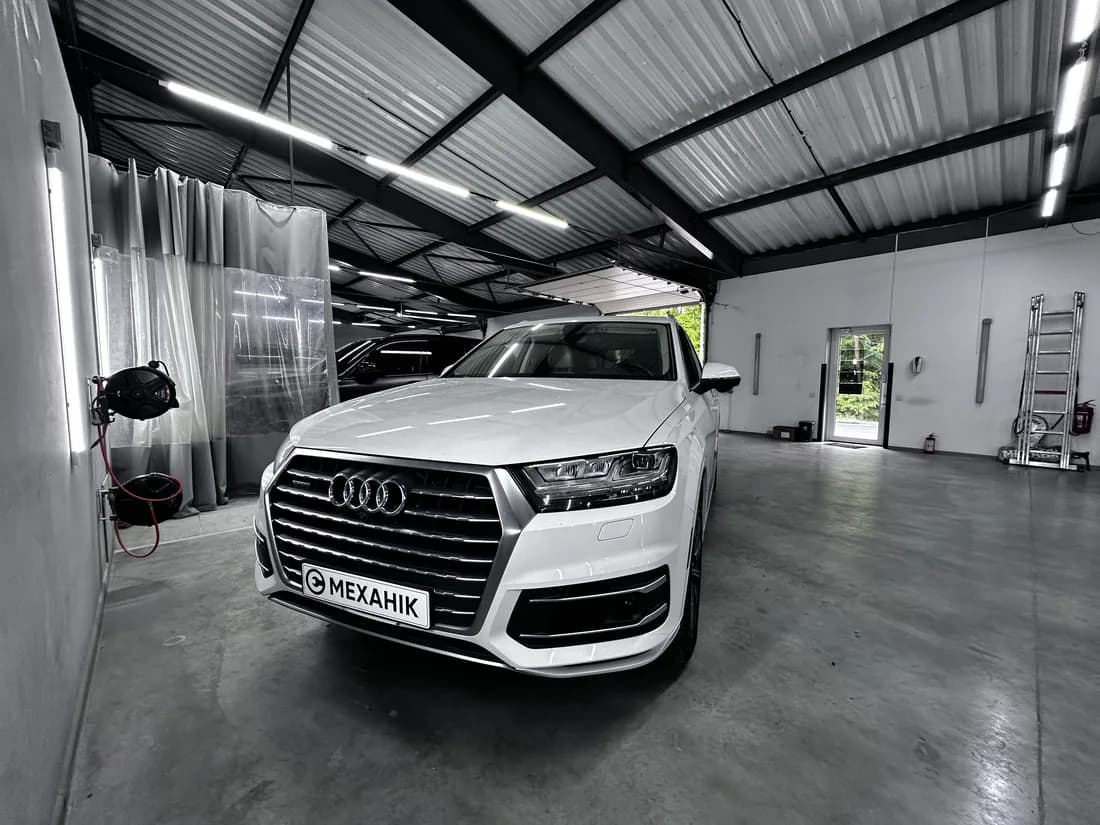 eMechaniq service bay in Kyiv at Tyraspilska St, 12
