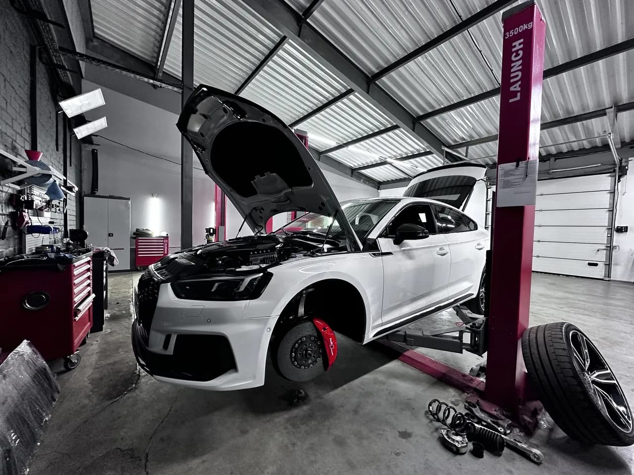Audi Q5 FY — brake repair at eMechaniq car service, Kyiv