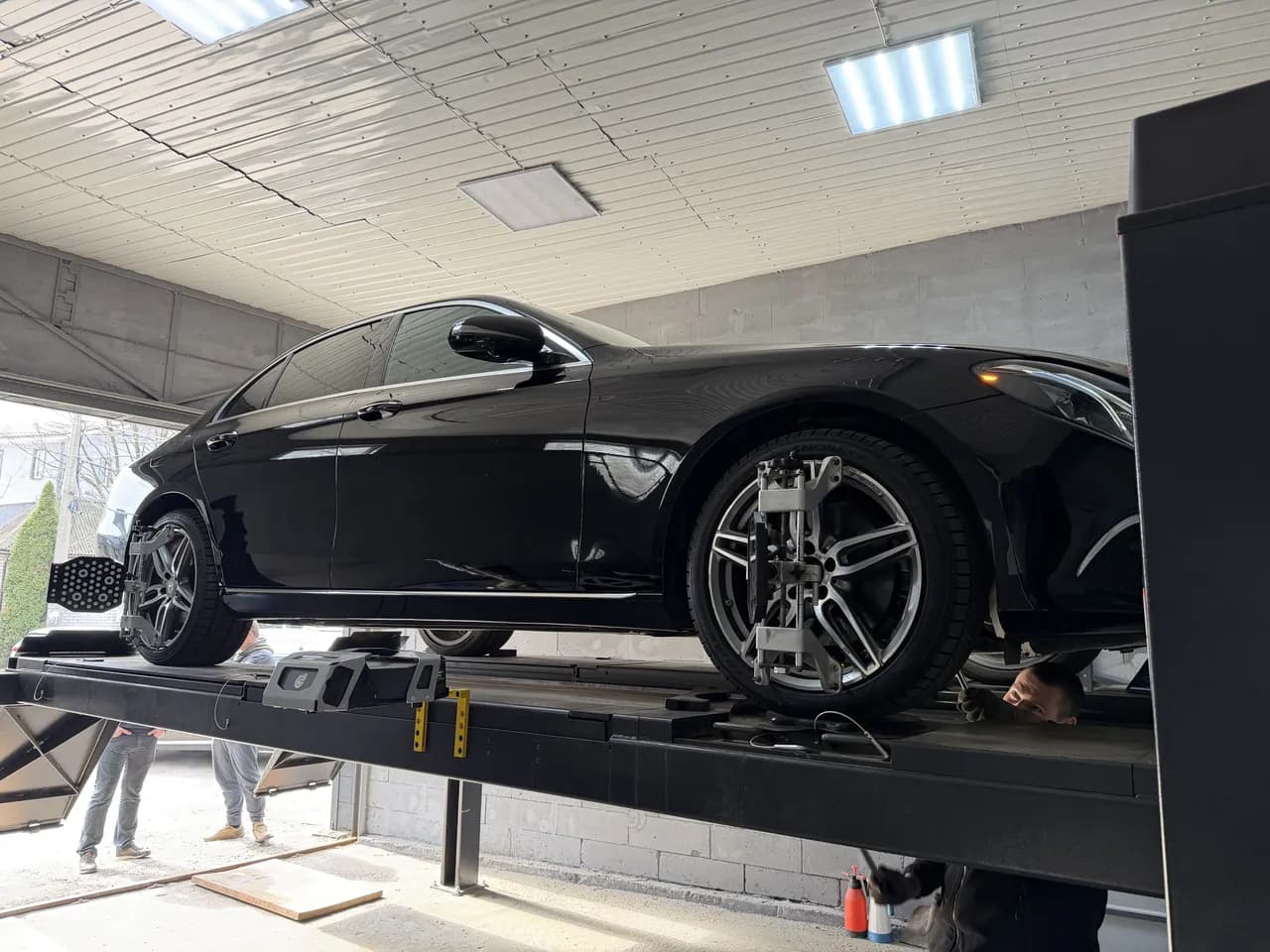 Mercedes E-class W213 — wheel alignment at eMechaniq car service, Kyiv