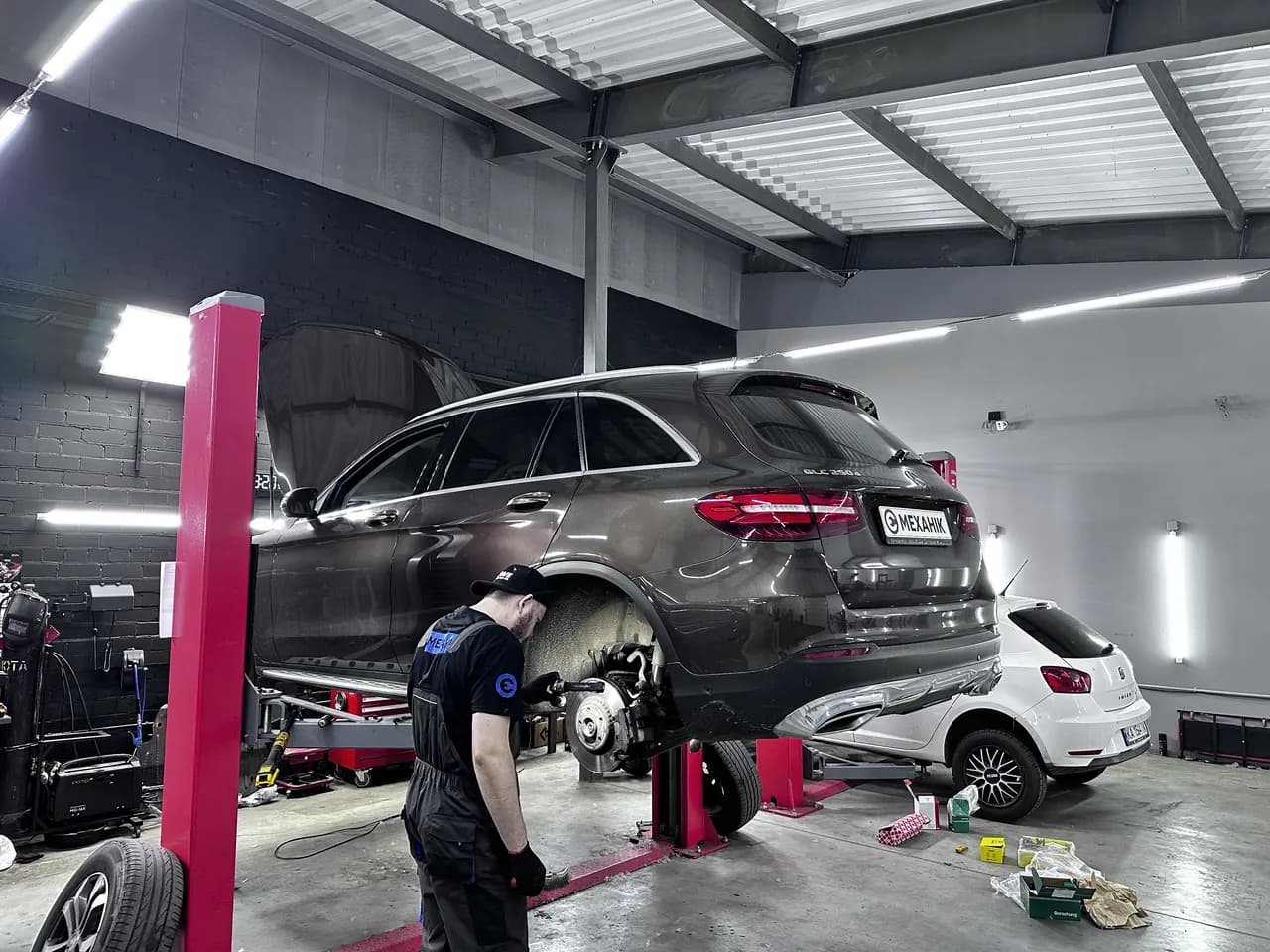 Mercedes GLC X253 — brake repair at eMechaniq car service, Kyiv
