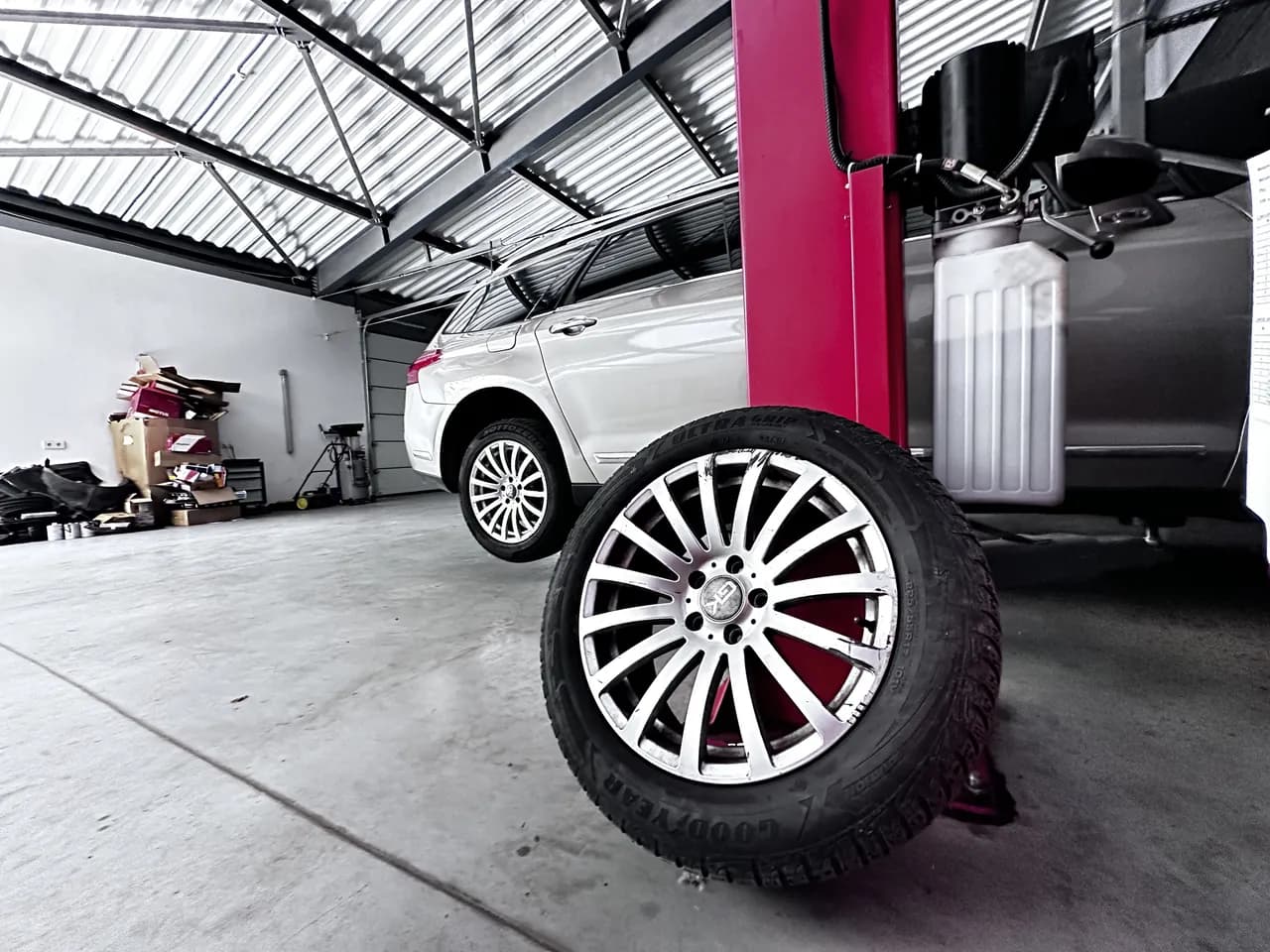 tyre service at eMechaniq car service, Kyiv