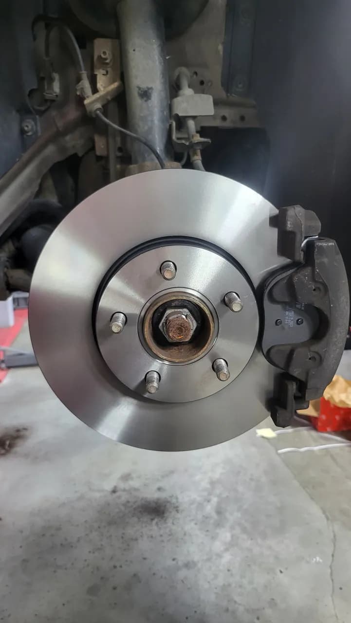 brake repair at eMechaniq car service, Kyiv