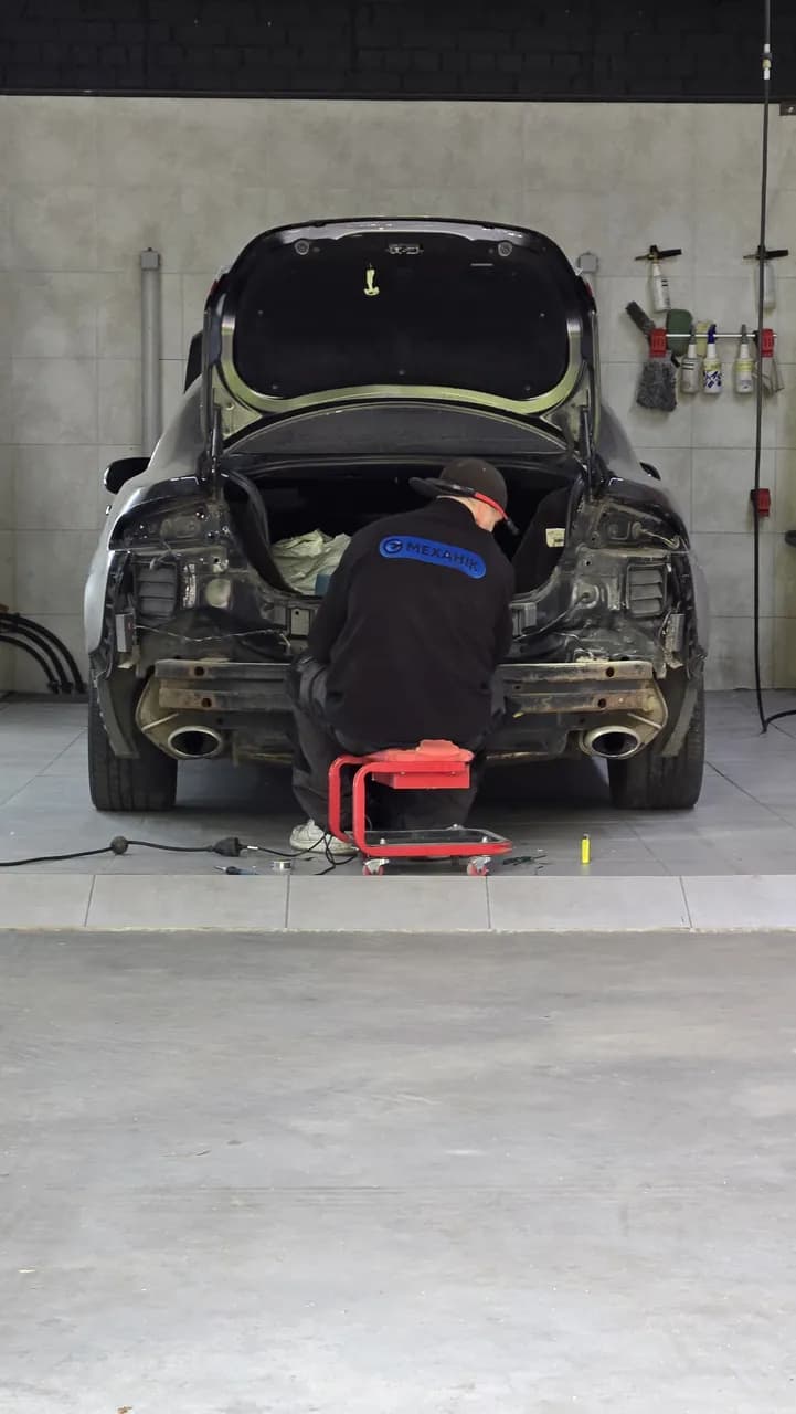 Porsche 911 — engine repair at eMechaniq car service, Kyiv