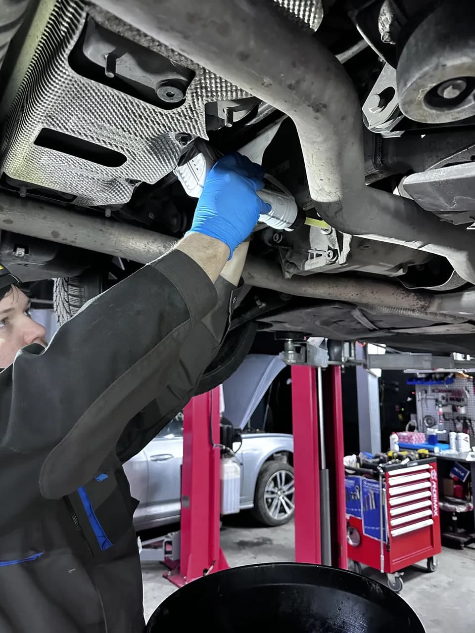 mechanic at work at eMechaniq car service, Kyiv