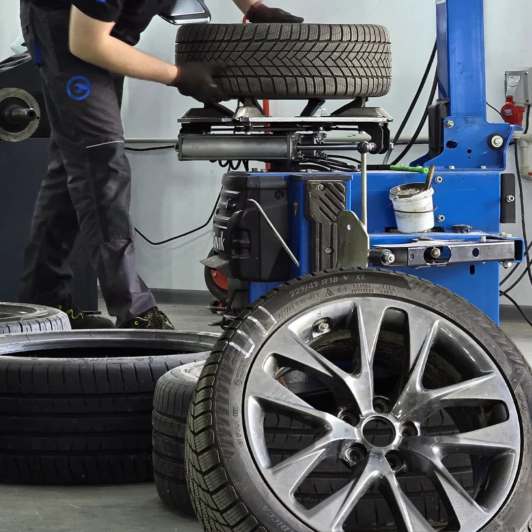 tyre service at eMechaniq car service, Kyiv