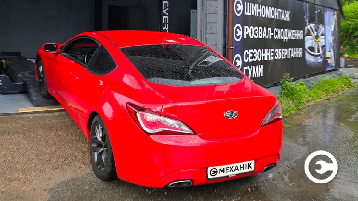 Автомобіль клієнта в автосервісі єМеханік — розвал-сходження та шиномонтаж, Київ