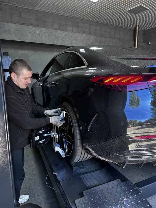 Обслуживание электромобиля Mercedes EQE