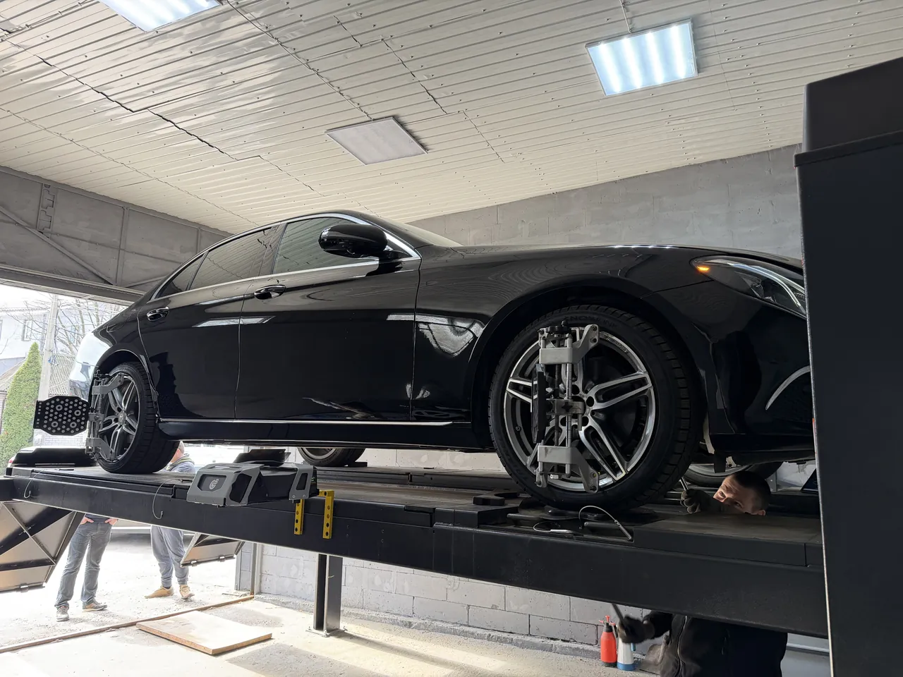 Mercedes E-class W213 — wheel angle adjustment at yeMekhaniq, Kyiv