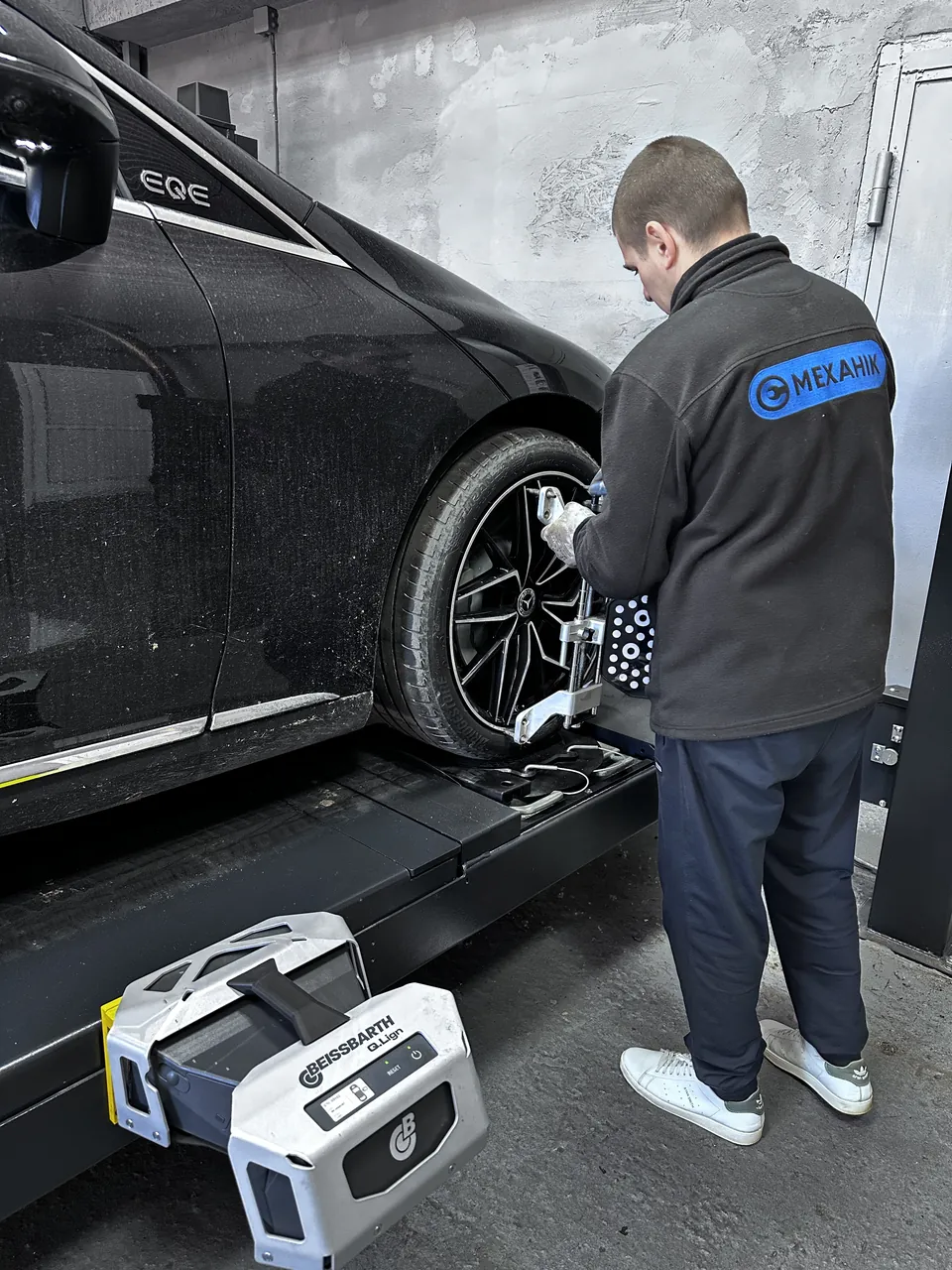 Mercedes EQE W294 — wheel alignment on 3D stand at yeMekhaniq, Kyiv