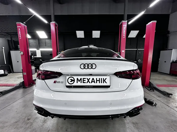 Audi RS5 in the eMechaniq service bay