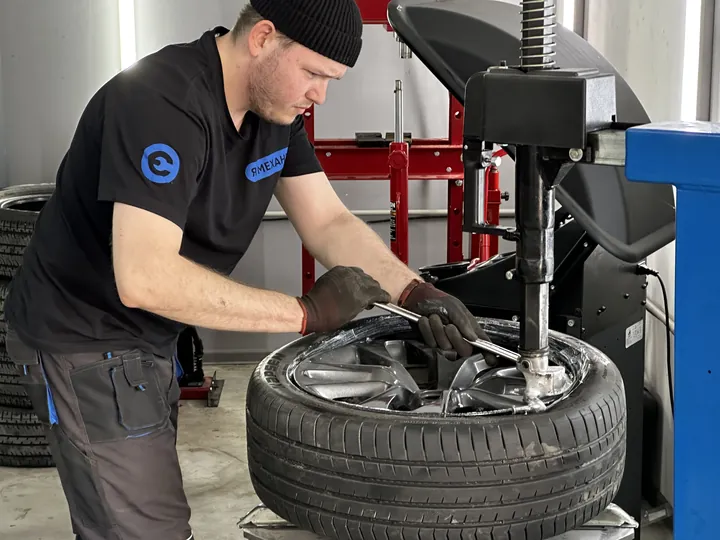 Tyre service and wheel change